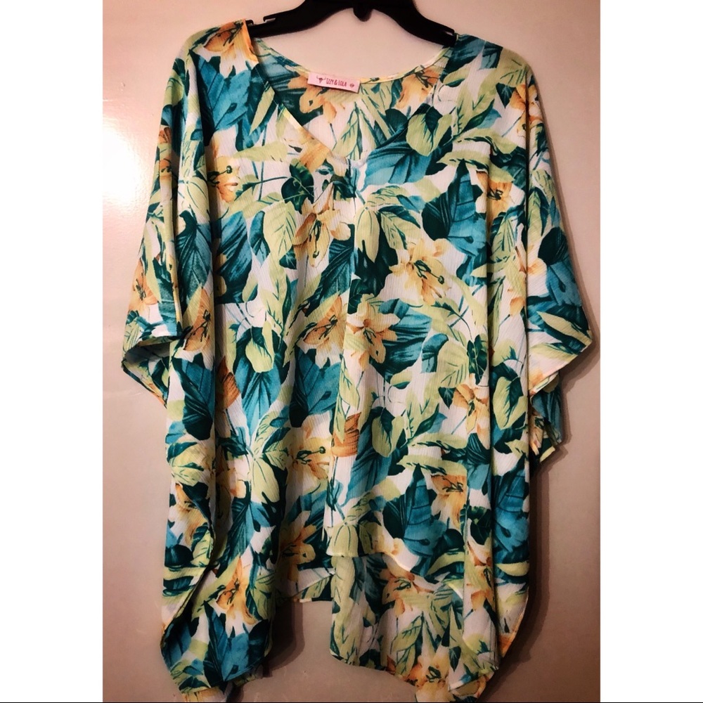 Izzy and Lola floral top